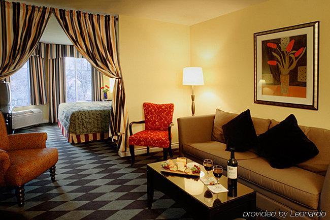 Plaza Inn & Suites At Ashland Creek Ruang foto